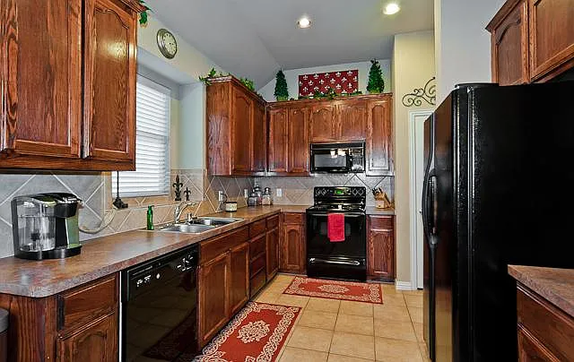 10137 Sanden Dr — Photo 7