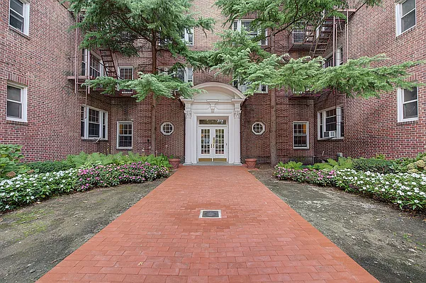 Sold by Landmarc Group | media 54