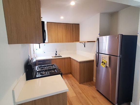 5th image of 11416 W Ohio Ave