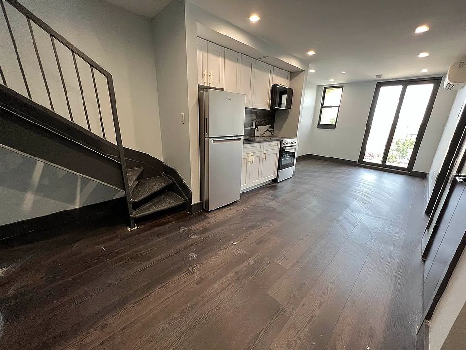 1st image of 870 E New York Ave #10
