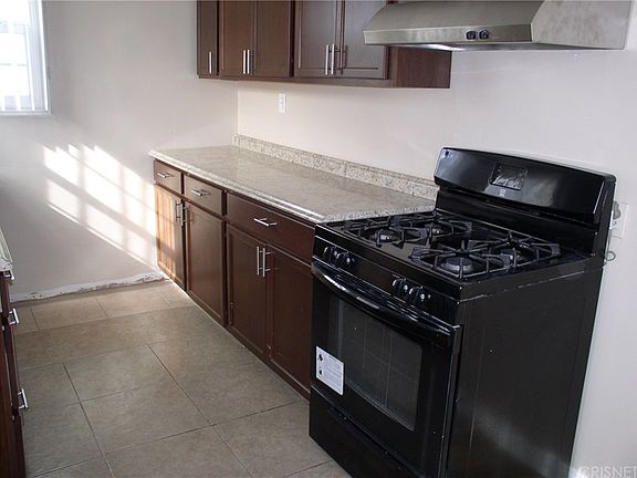 5th image of 713 S Glenoaks Blvd