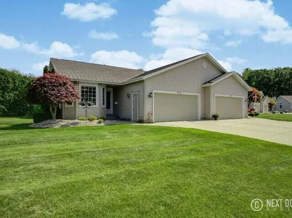 3858 Fairway Dr, Norton Shores, MI 49441