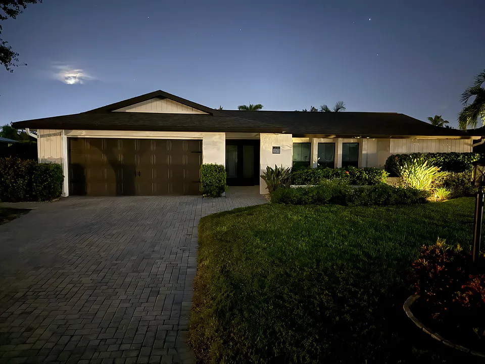 5573 Amoroso Dr