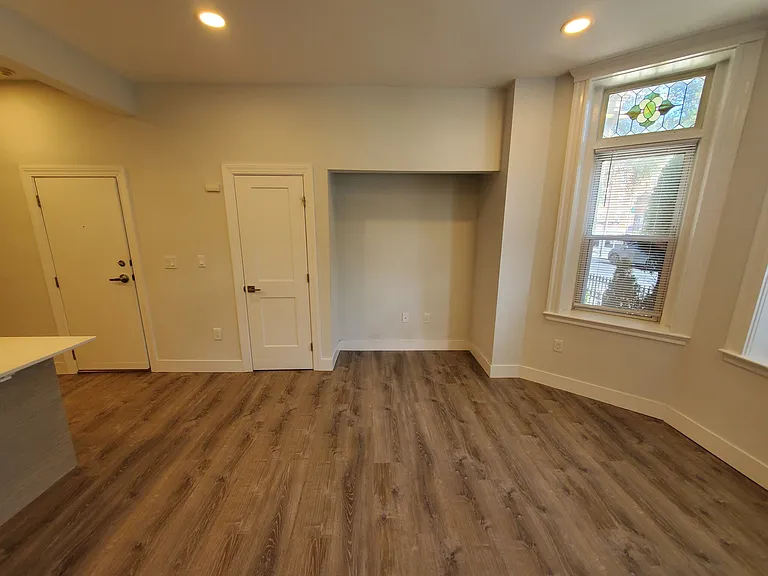 51 Queensberry St #25 — Photo 19