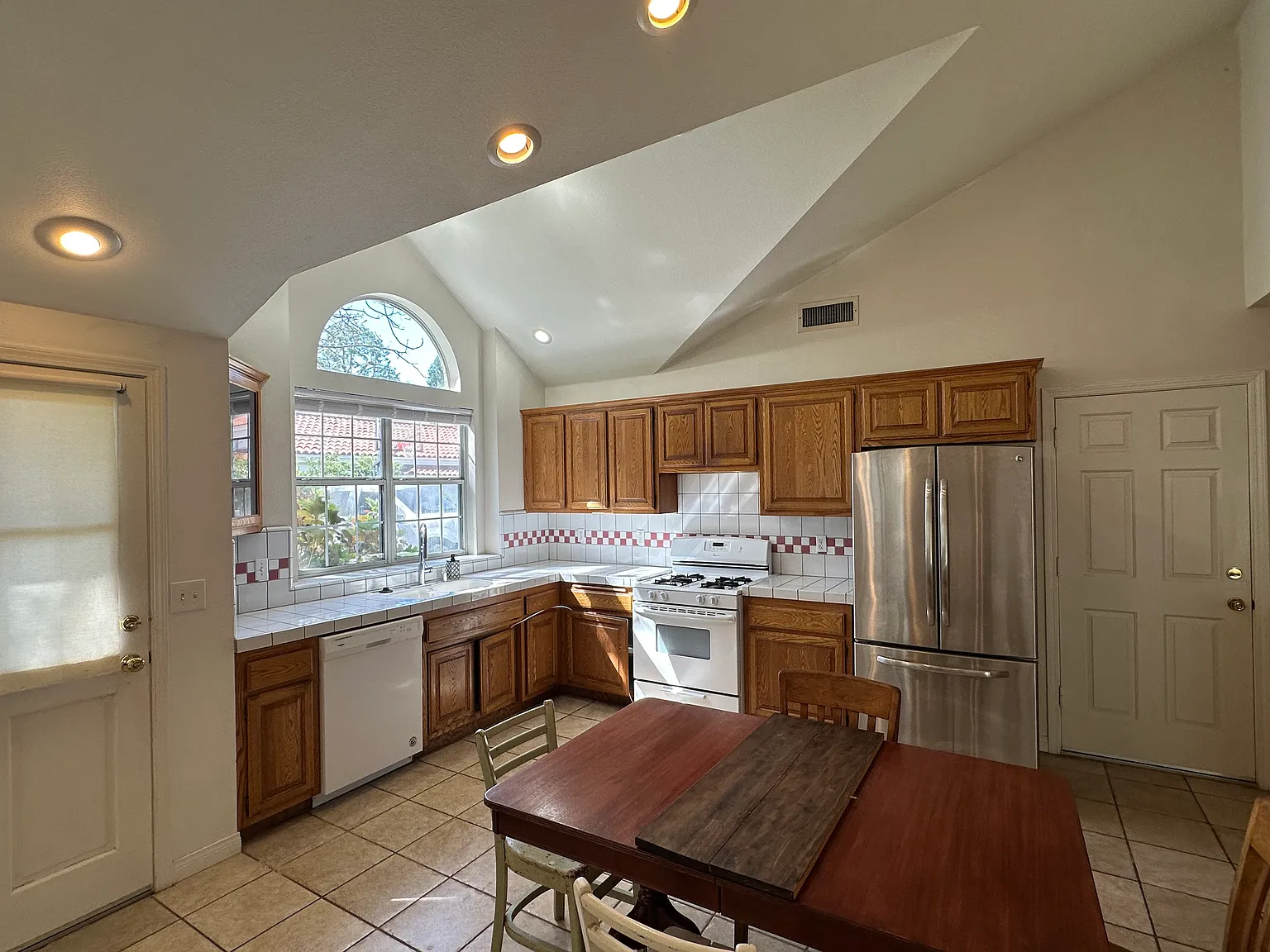 1 bed, 650 sqft, $3,200 — Photo 3