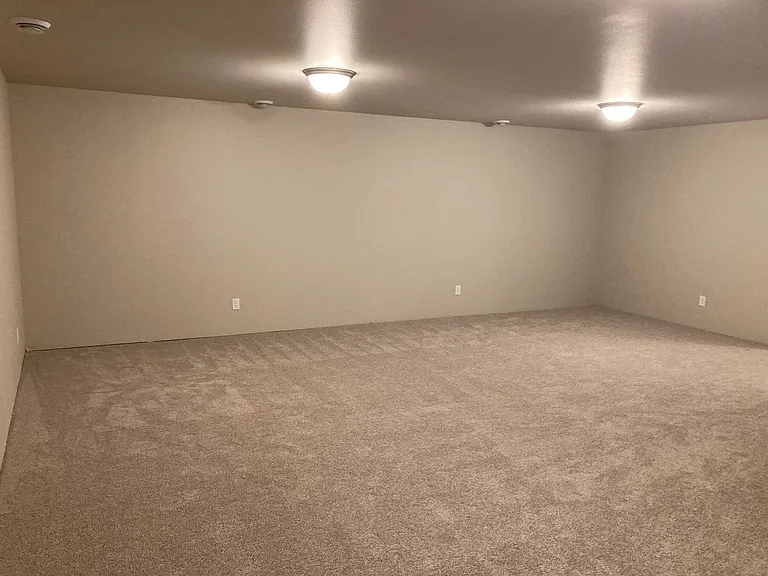 4 Bed 3 Bath Twin Home — Photo 16