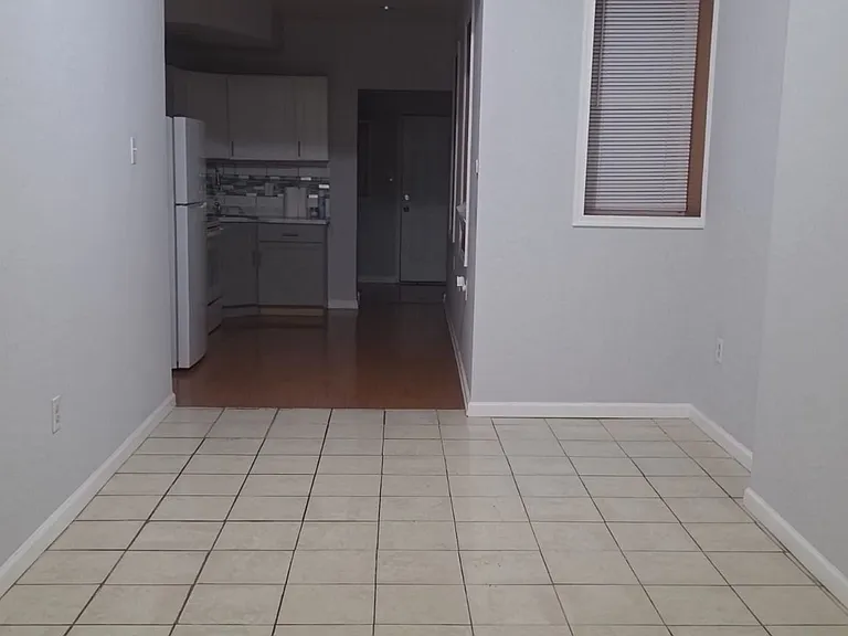 4829 Hawthorne St — Photo 2