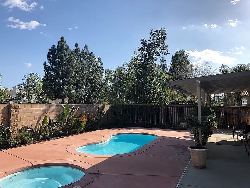 2nd image of 39664 Ridgedale Dr