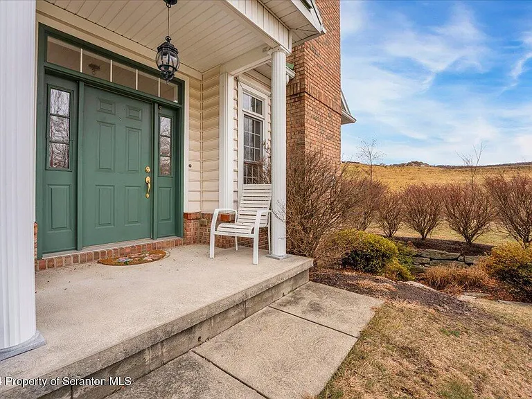 1404 Verne Close — Photo 29