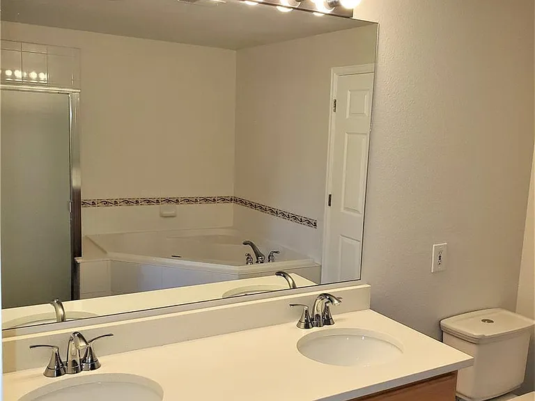 1747 N Pearl St #201 — Photo 19