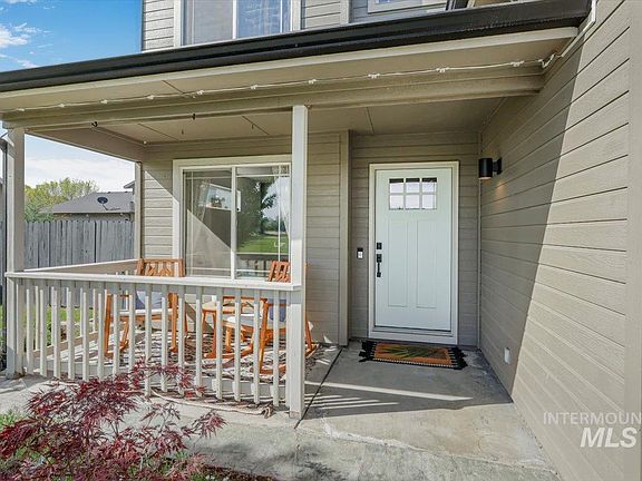 3rd image of 16451 Rainbow Dr