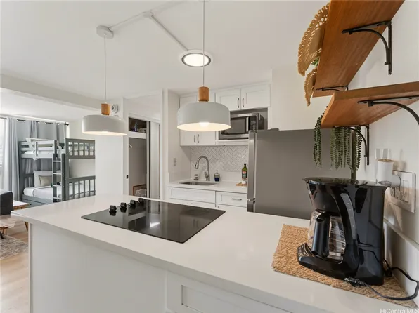 445 Seaside Ave APT 701, Honolulu, HI 96815
