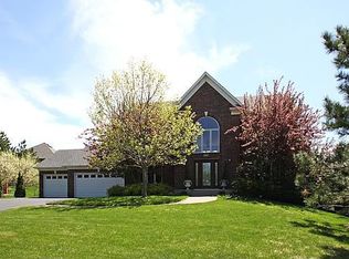 220 Grandview Dr, Hudson, WI 54016