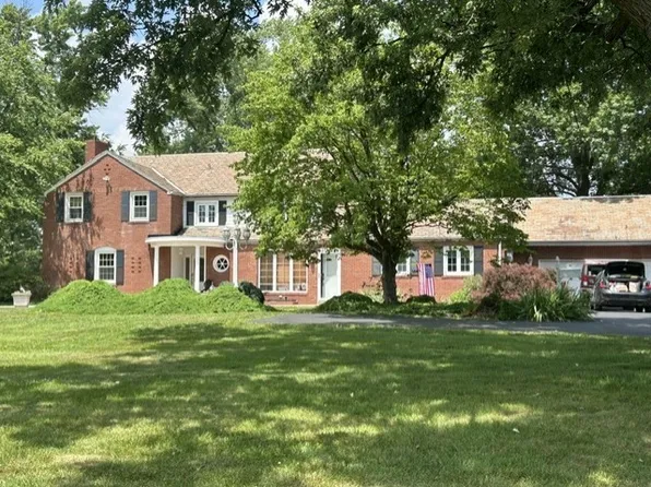 29 College Dr, Monaca, PA 15061