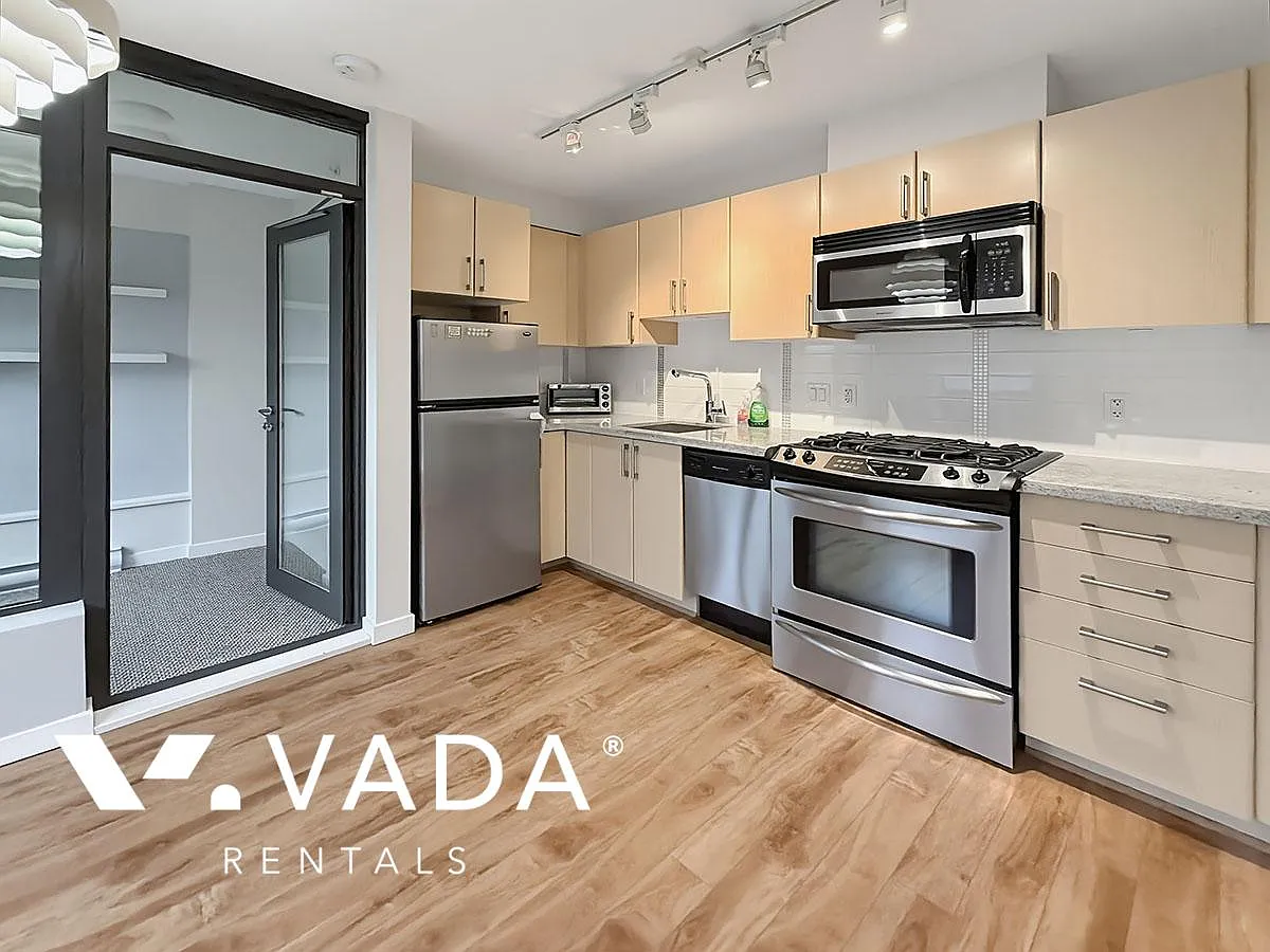 1068 West Broadway Vancouver — Photo 3