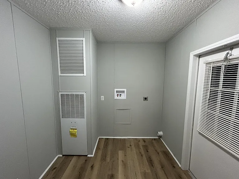 675 Whiteaker Springs Rd — Photo 2