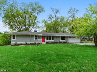 2064 Palatine Rd, Inverness, IL 60067