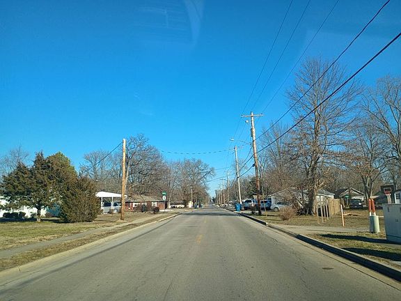 4th image of 805 Airport Rd