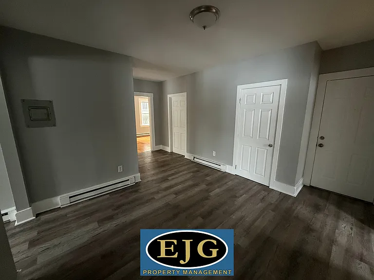 207 Pine St #2 — Photo 6
