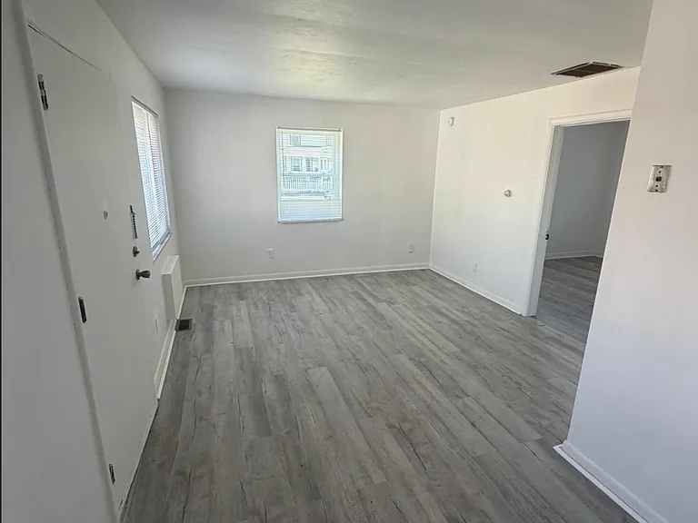 623 Troy St #A — Photo 4