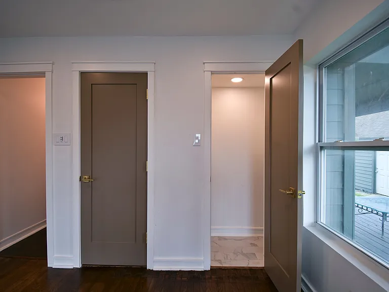 1403 Munger St — Photo 35