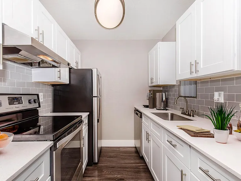 Tesoro Apartments — Photo 40