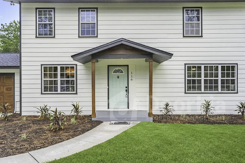 Beautiful 4 Bedroom, 2.5 Bathroom With A Pool — Photo 4