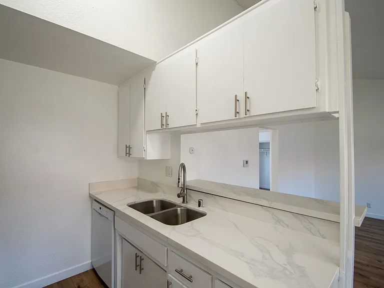 21018 Gresham St — Photo 18