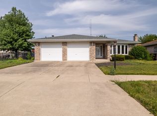 16711 Kara Ct, Oak Forest, IL