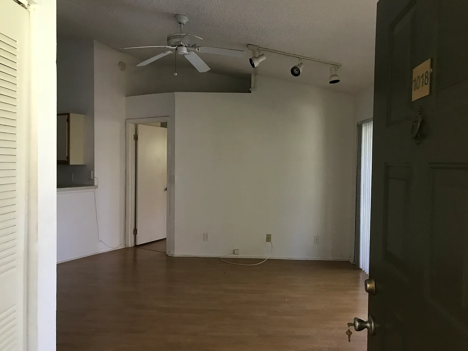 2 bed, 1024 sqft, $2,050 — Photo 4