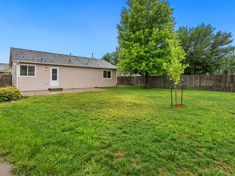 1110 Norma Ct — Photo 6