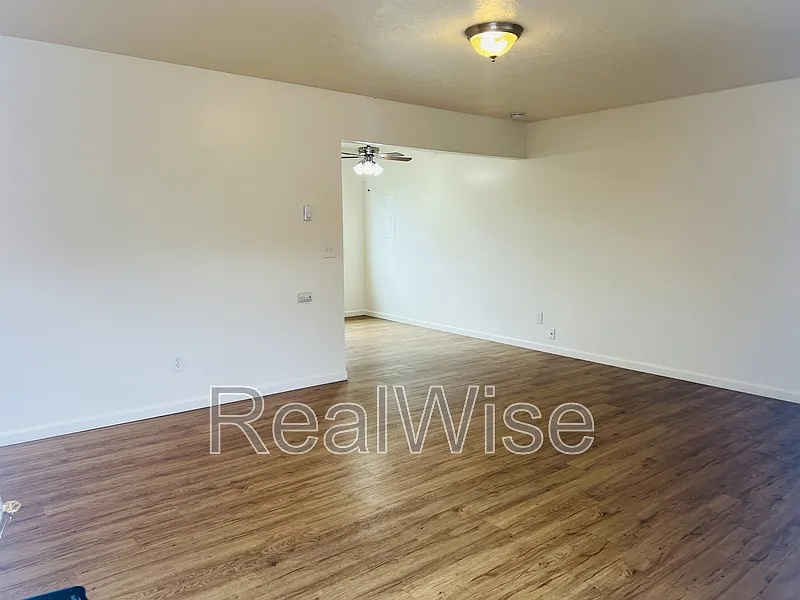 1 bed, 1.0 bath, 700 sqft, $1,100 — Photo 2