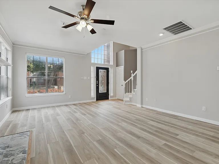 14625 Windsor Ct — Photo 11