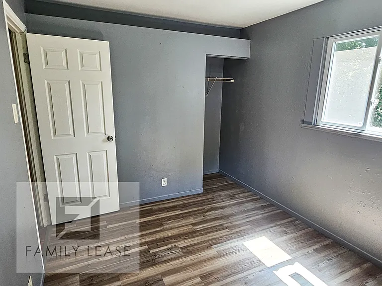 10728 Spring Garden Dr — Photo 15