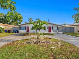 820 SE 12th Ct, Fort Lauderdale, FL