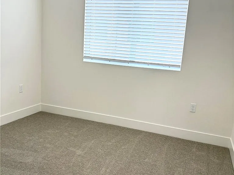 7268 Ellington Dr — Photo 11