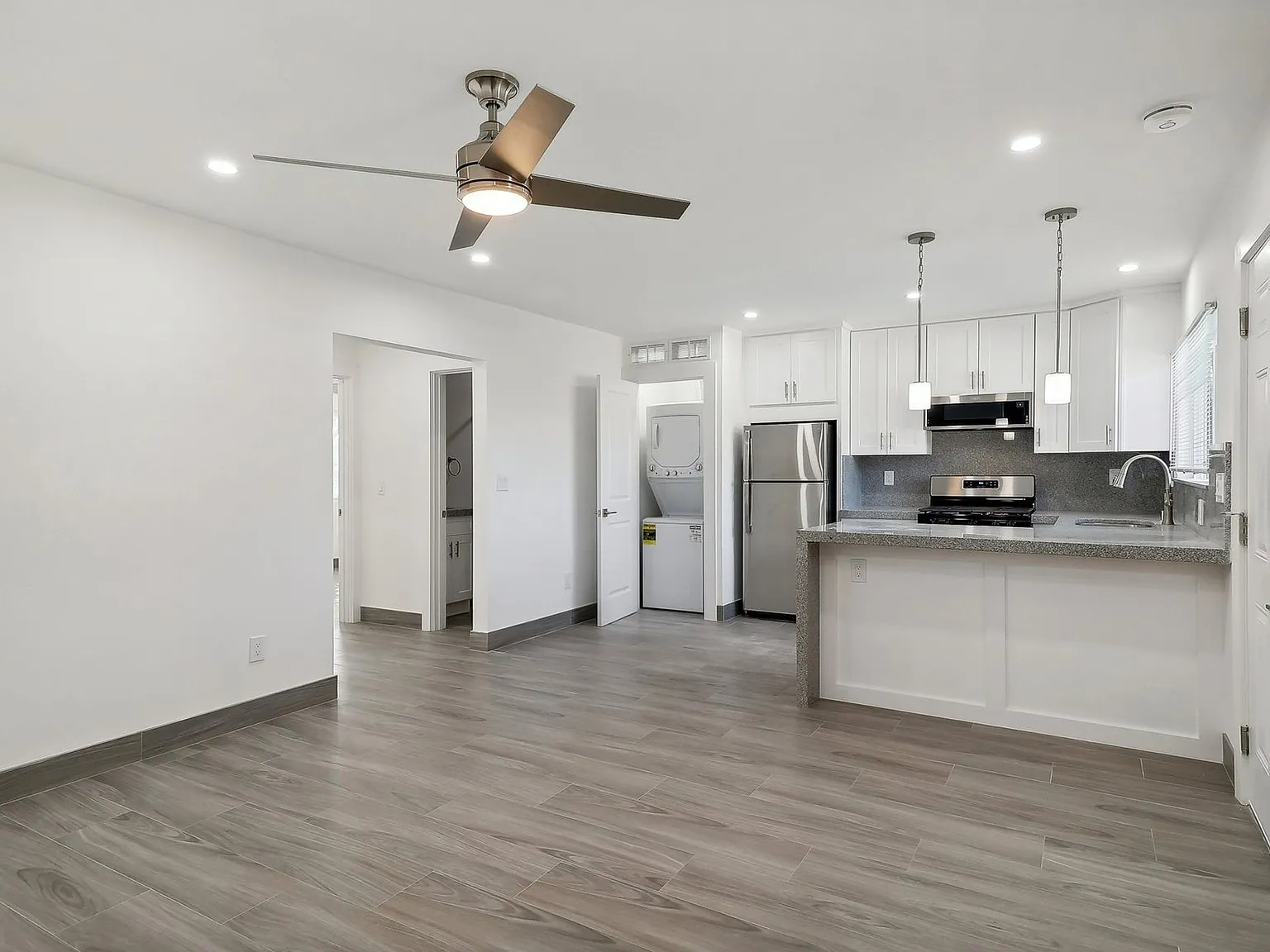 Palm Terrace Apartments — Photo 2
