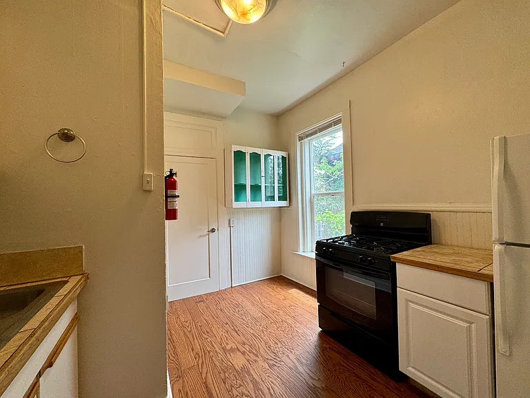 1638 N High St #1 — Photo 7