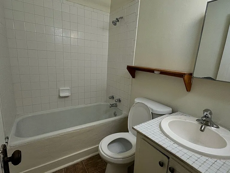135 141 Yale 2135 #2139 — Photo 7