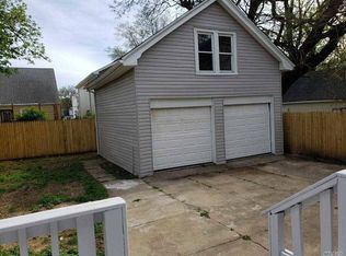 17 Roosevelt St, Hempstead, NY 11550