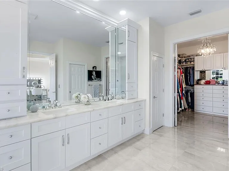 22660 Fairlawn Ct — Photo 29