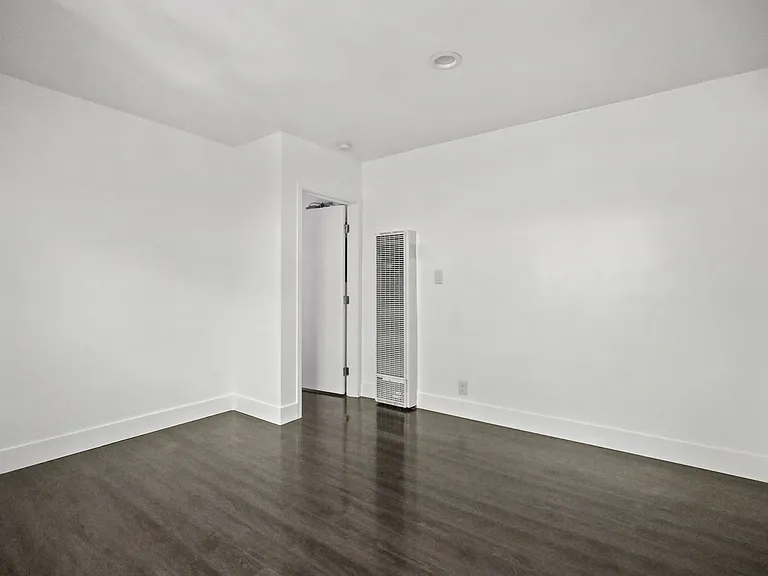 1321 W 36th Pl — Photo 37