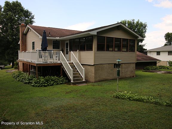 3rd image of 935 Hilltop Dr