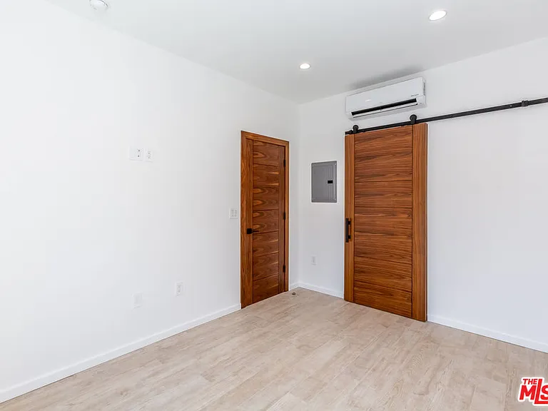 8012 Zeus Dr — Photo 21