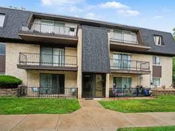 11115 S 84th Ave APT 2B, Palos Hills, IL 60465