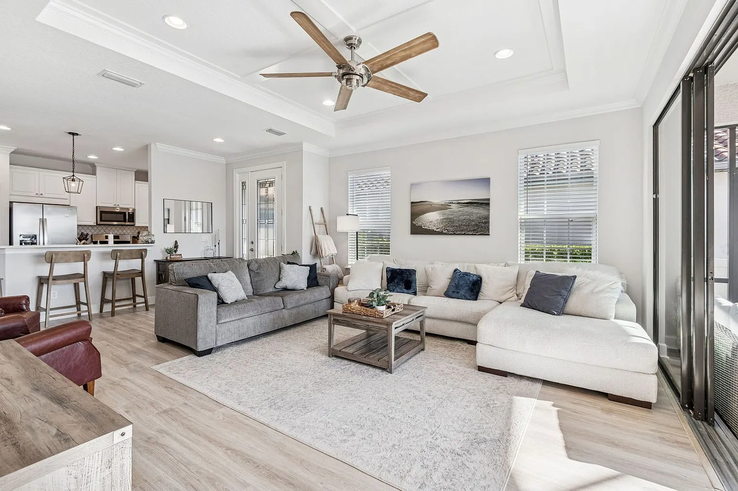 3 bed, 2.0 bath, 1679 sqft, $7,500 — Photo 2