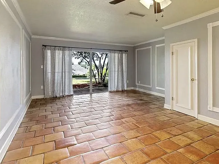 1226 Villa Ln #R200 — Photo 3