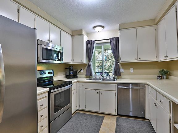 4th image of 31 Muirfield Ct