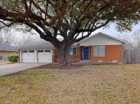 210 N Summit St, Red Oak, TX 75154