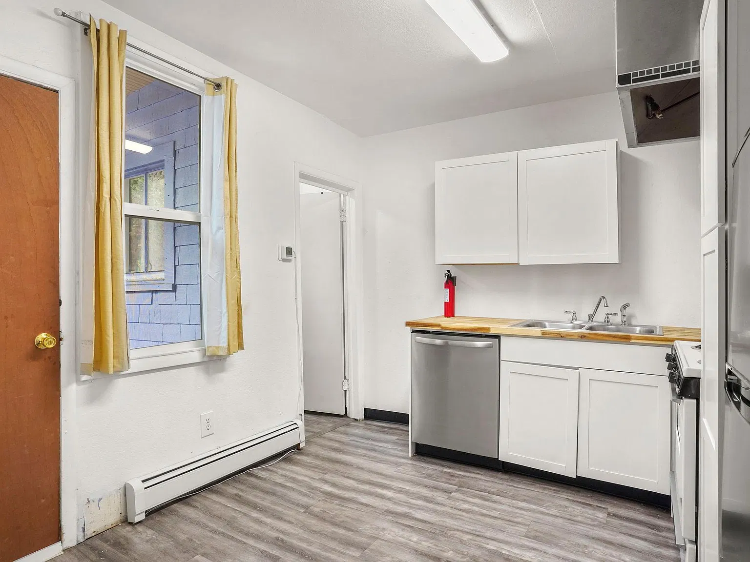 2 bed, 825 sqft, $1,200 — Photo 2